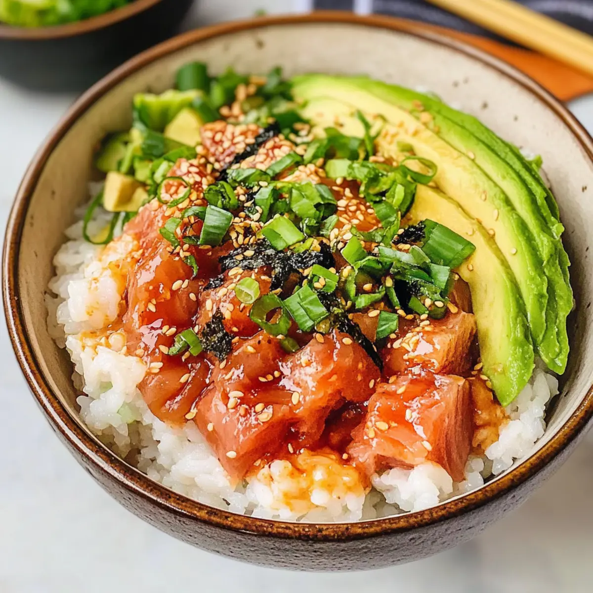 Konservierter Thunfisch Sushi Schüssel