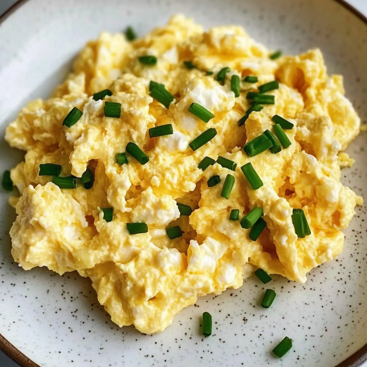 Scrambled Eggs with Cottage Cheese gmj0ot